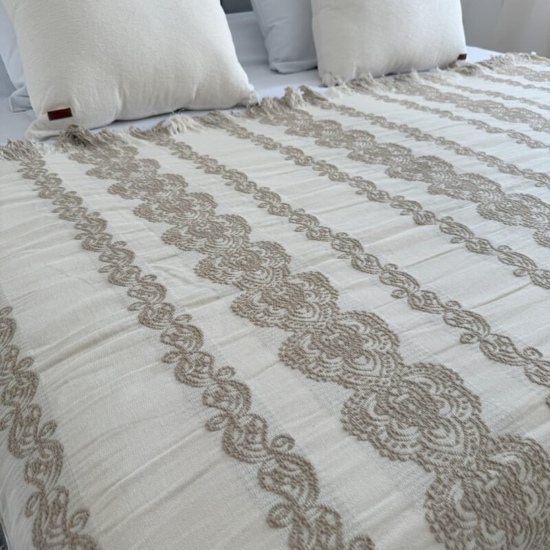 Pie de cama bordado Turín